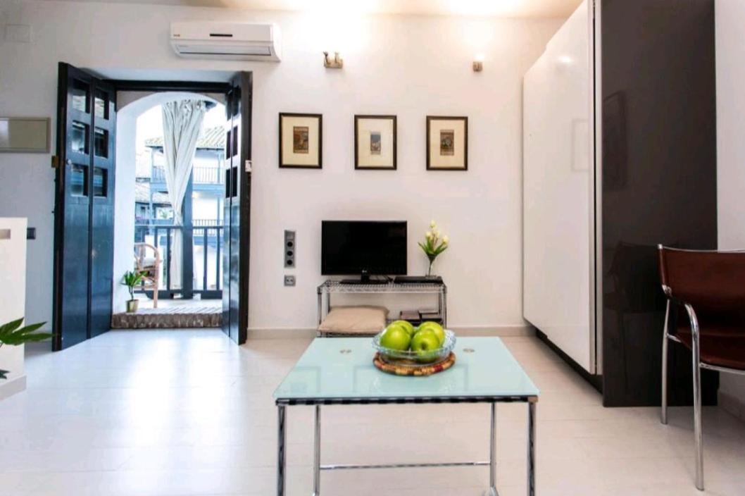 Apartamento En Monumento Historico Nacional Corral Del Conde-Duque De Olivares Sevilla Eksteriør bilde